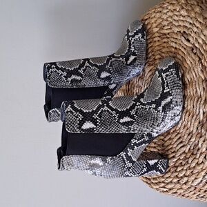 Sam Edelman Womens Snakeskin Print Pull On Ankle Booties‎ 4" Block Heels Size 9